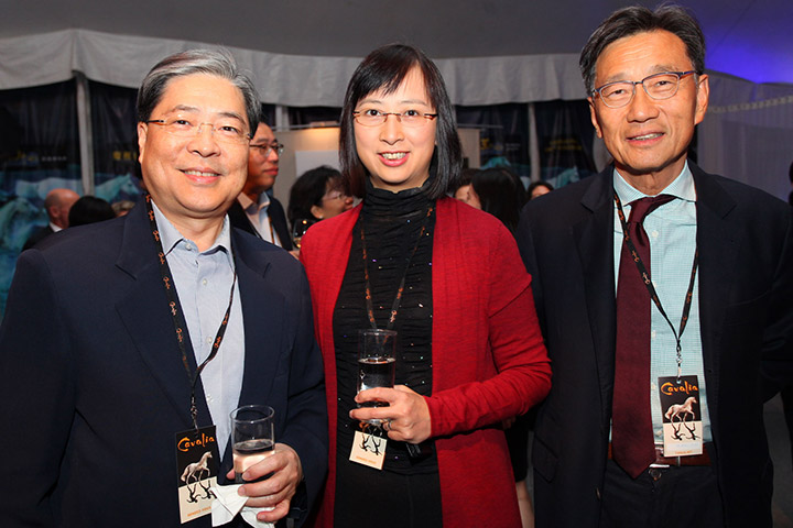 Club Steward Dr Christopher Cheng Wai Chee (1st right) with Director of Leisure & Cultural Services Ms Michelle Li and guest